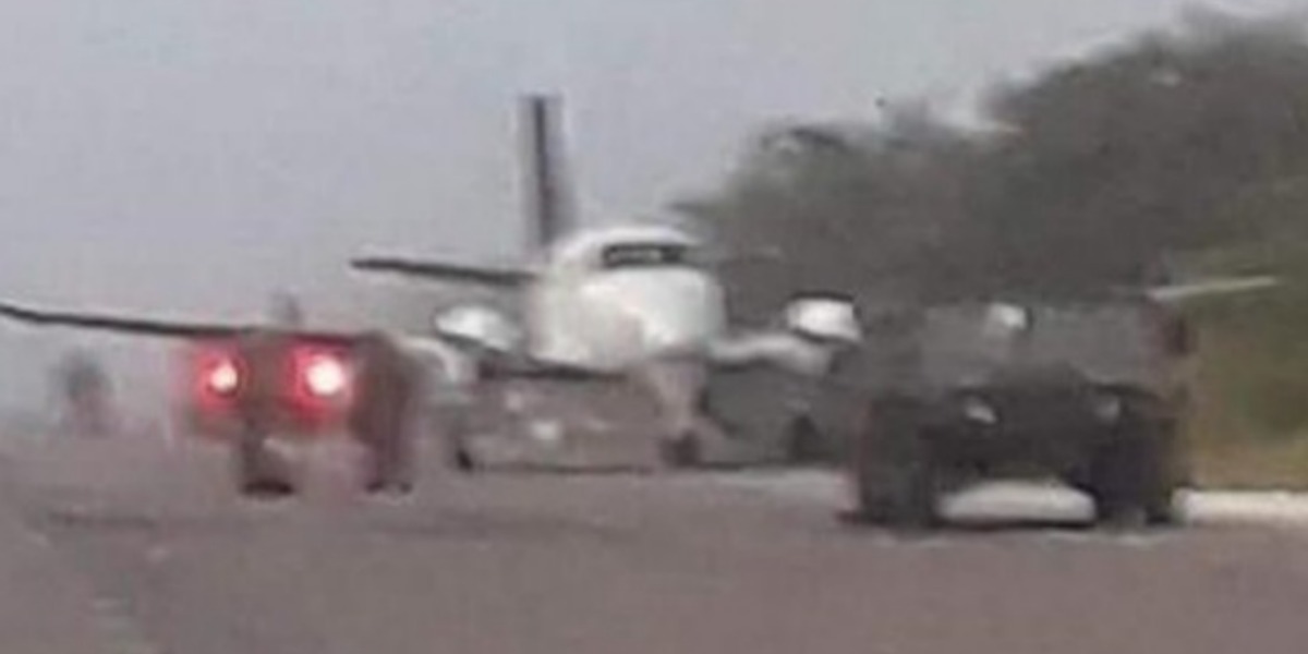 Avioneta con droga aterriza en Quintana Roo; desatan balacera