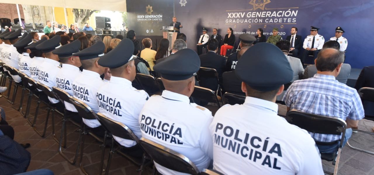 Sophia Huett presidió con el presidente municipal de Irapuato, Ricardo Ortiz, la graduación de la Generación XXXV de cadetes de la Policía Municipal