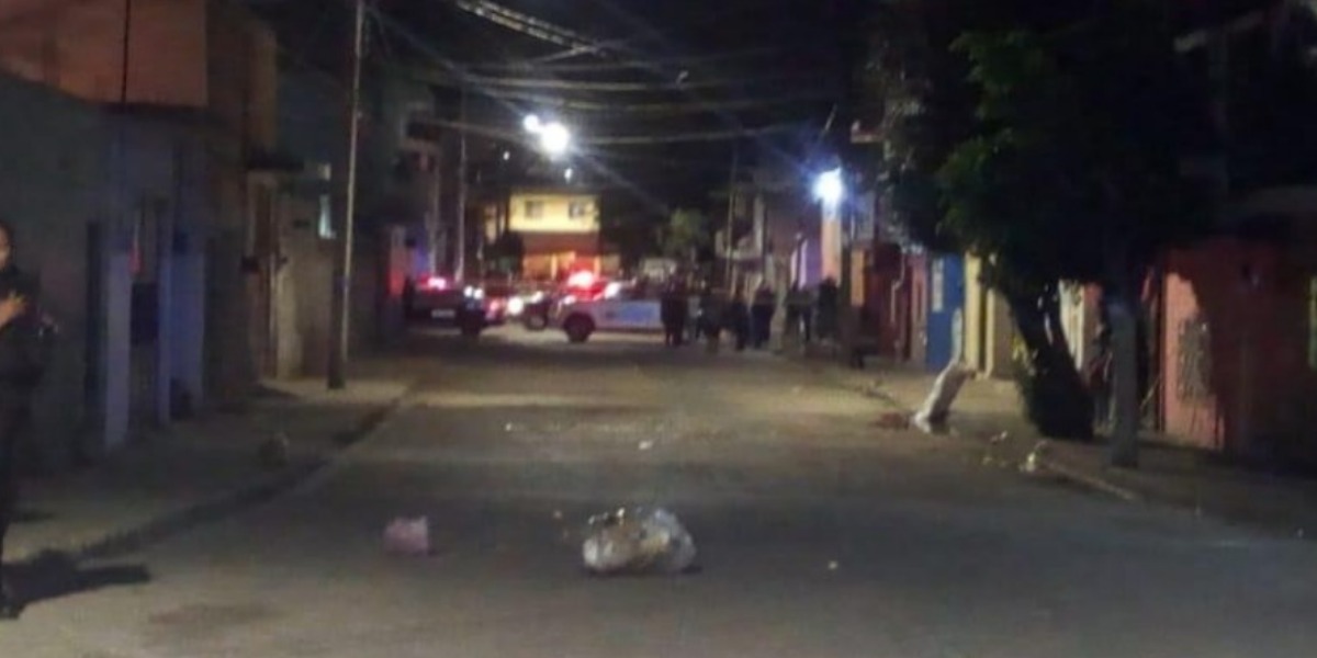 Jordan, un joven de 14 años, fue asesinado a balazos en la calle Marro de la colonia Palomares a las 9:34 de la noche de este lunes.
