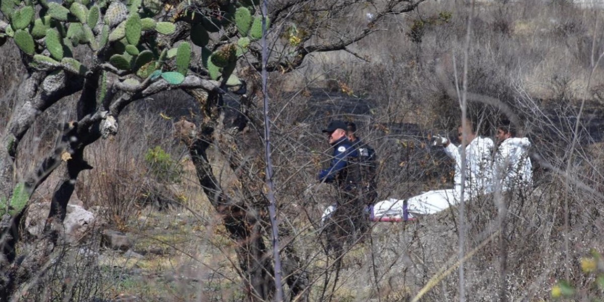 Su cuerpo estaba solo a unos metros de donde fue encontrado el del hombre que aún no es identificado