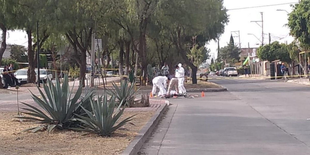 Un hombre de aproximadamente 60 años murió al ser atropellado cuando iba en su bicicleta.