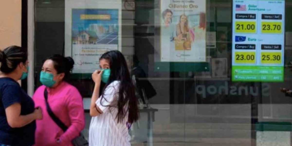 Desde ayer, Fernando Petersen, secretario de Salud de Jalisco, dijo que se han aplicado 20 mil pruebas rápidas para detectar el contagio