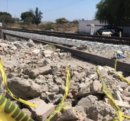 Tres cuerpos embolsados fueron encontrados cerca del mediodía por las vías del tren en la colonia San Juan de Abajo.