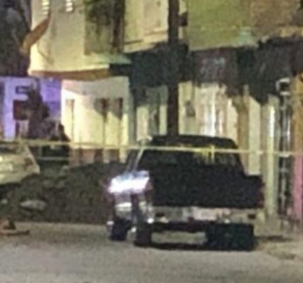 Un hombre y una mujer fueron asesinados esta noche en la colonia San Nicolás.