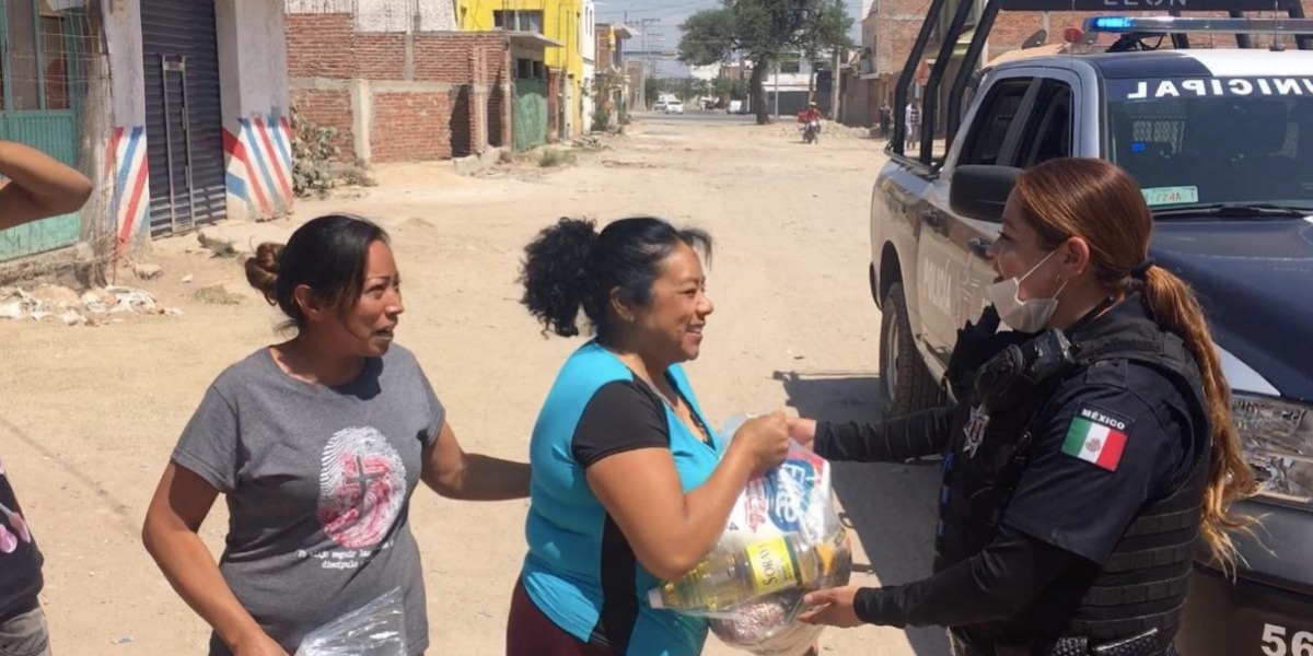 Las despensas contenían: frijol, pastas, arroz, cereal, atún, papel higiénico, aceite, azúcar, jabón, entre otros artículos de primera necesidad.