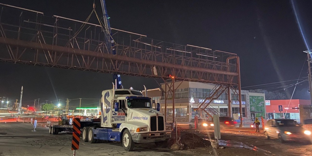 Para estas labores intervinieron ocho trabajadores extras a los 109 que naturalmente realizan 16 diferentes actividades en la construcción de “La Obra”