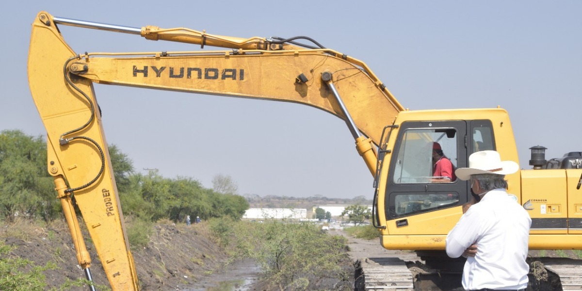 Después de tres décadas, habitantes de la comunidad de Loma de San Antonio reciben apoyo para la limpieza del Dren 22 "La Loma"