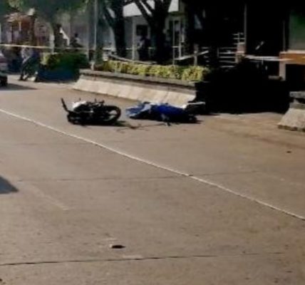 Muere niño atropellado por moto