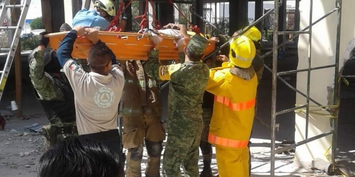 El saldo fue de cinco hombres lesionados y dos más que fueron rescatados de entre los escombros.