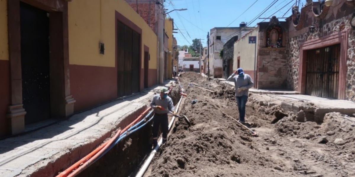 El Sistema de Agua Potable y Alcantarillado (Sapasma) realiza la primera parte de la intervención total al callejón de San Antonio para la sustitución de infraestructura de agua potable y drenaje sanitario