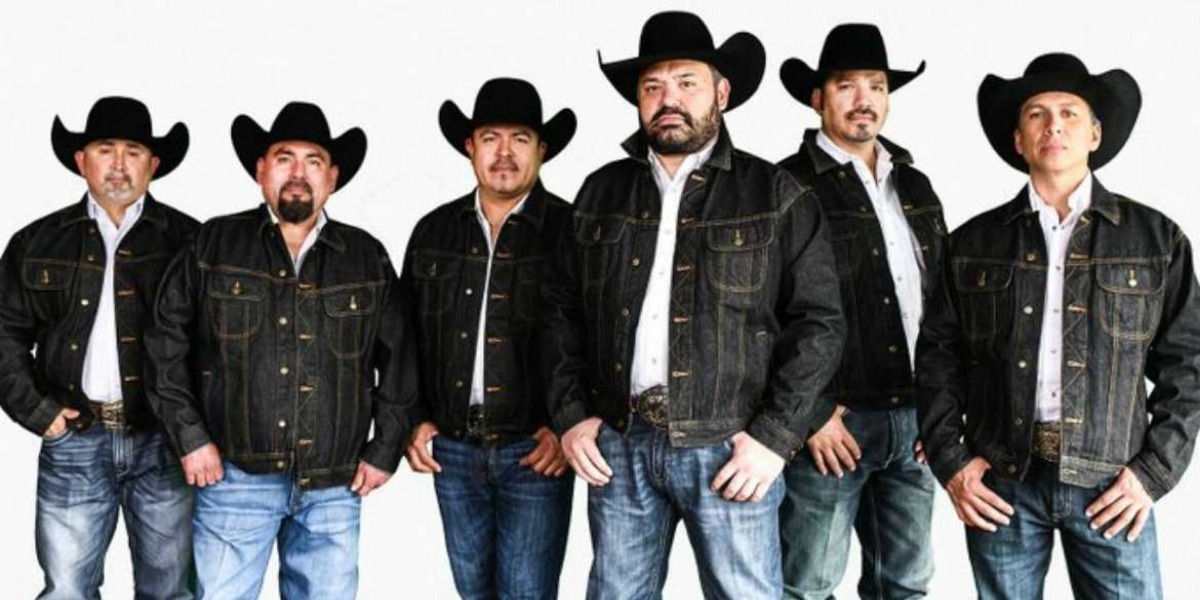 En un video subido a sus redes sociales, el vocalista del grupo Intocable confirmó que cinco de sus integrantes resultaron positivos a covid-19.