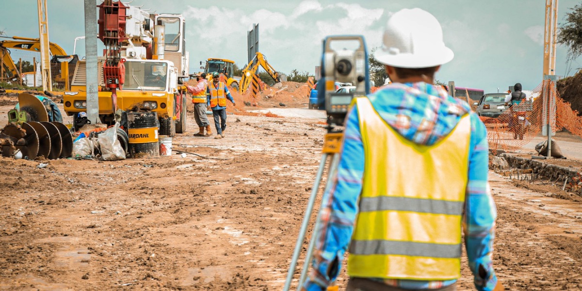 Comenzaron trabajos de excavación en el eje hacia Dolores Hidalgo, ya colaron más del 90% de pilotes que conforman el proyecto