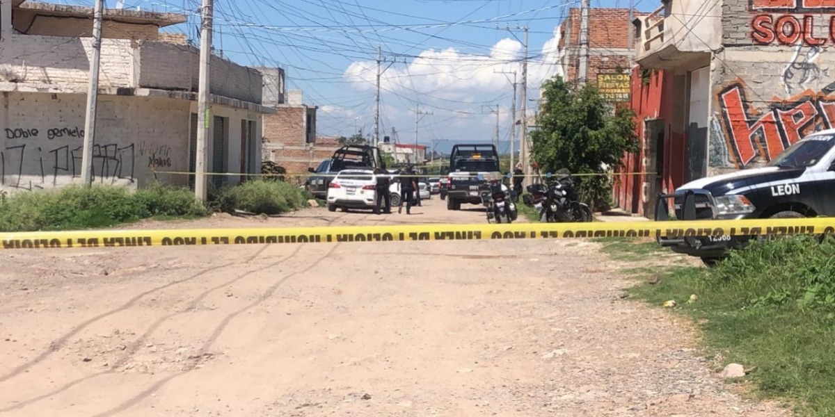 La mañana de este lunes fue agredido a balazos un policía municipal de León en Barranca de Venaderos.