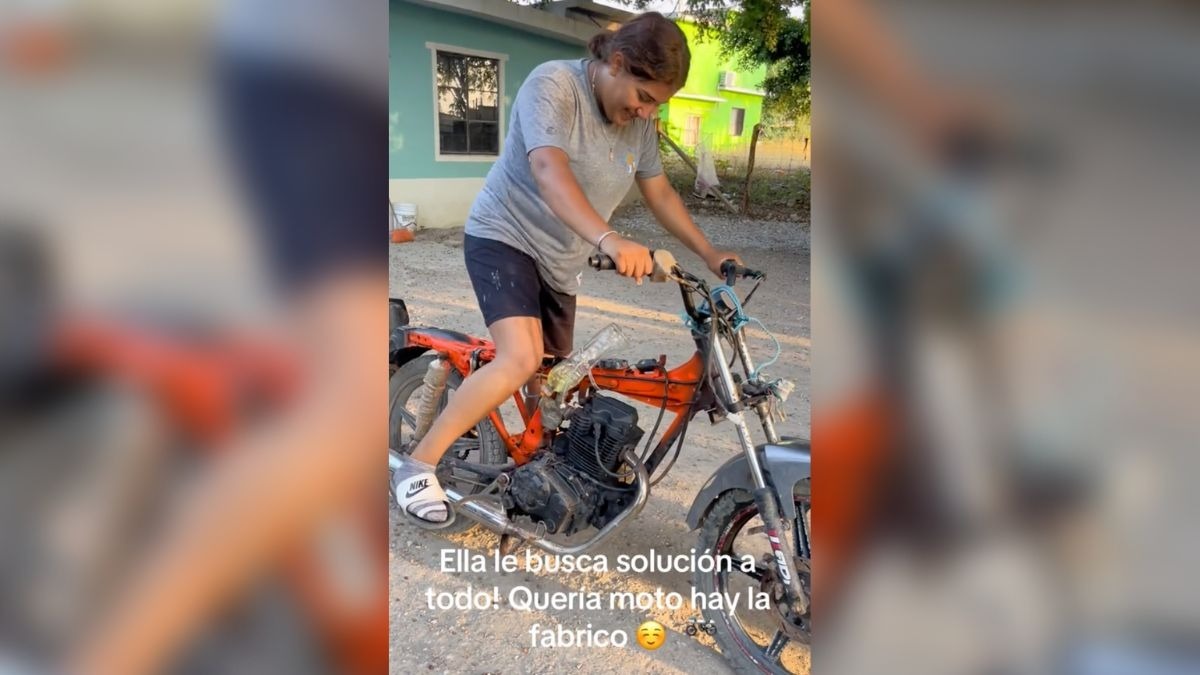 joven fabrica su motocicleta