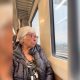 Abuelita se conmueve en viaje en tren