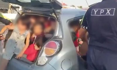 25 niños en un auto compacto