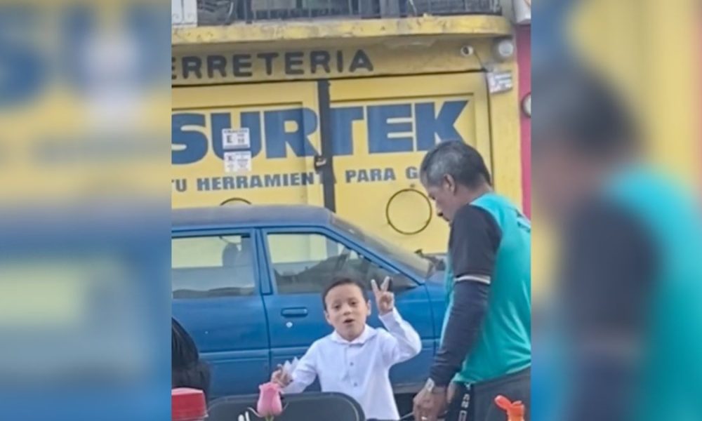 Niño canta a Peso Pluma