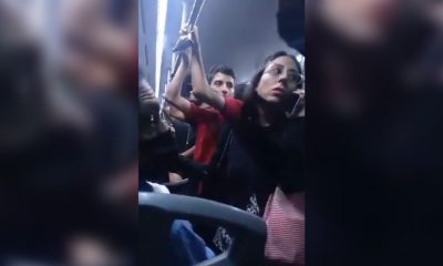 Retienen a pasajeros de camión por robo de celular