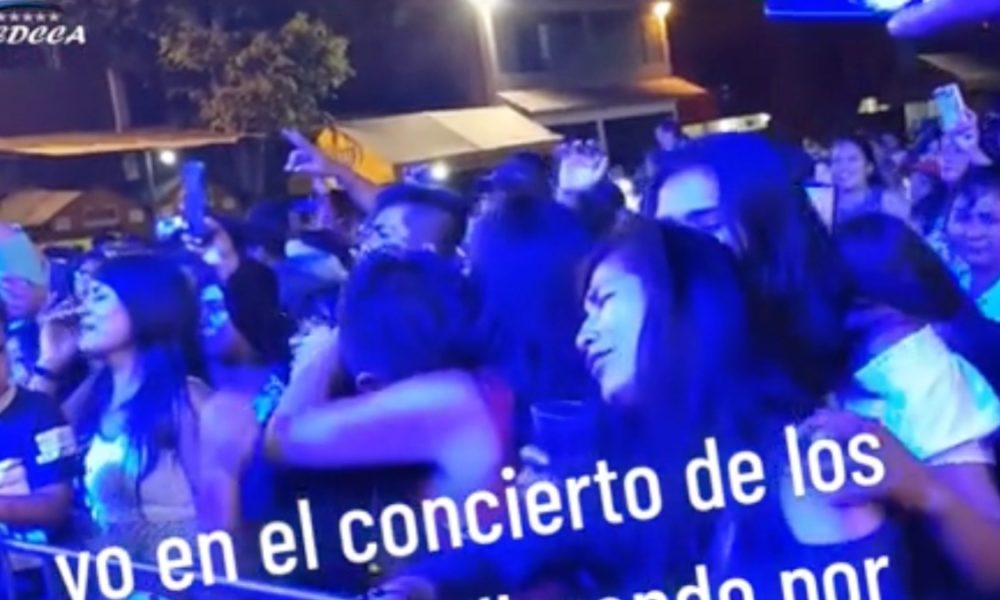 Joven llora en concierto de Los Temerarios