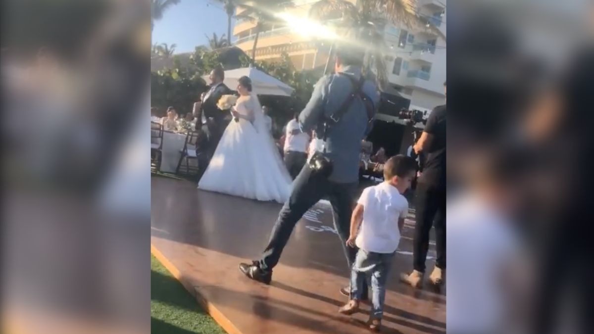 Fotógrafo 'atropella' a niño durante boda