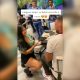 Una joven propone matrimonio a su novio