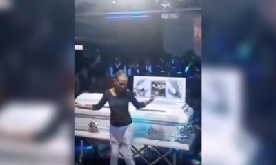 Velan cuerpo en discoteca y bailan a un lado del ataúd