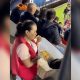 Vendedora se come sus palomitas en el estadio