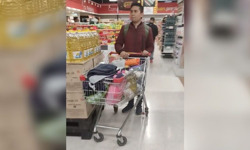 Joven olvida a su novio ciego en el supermercado