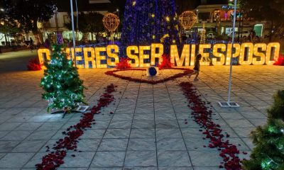 Mujer le pide matrimonio a su novio