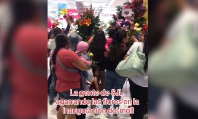 Señoras destruyen arreglos en inauguración de tienda