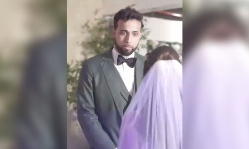 Novia sorprende a su esposo con vestido